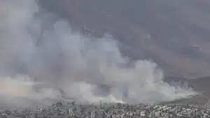 Controlan incendio Springs en Riverside mediante despliegue táctico de contención