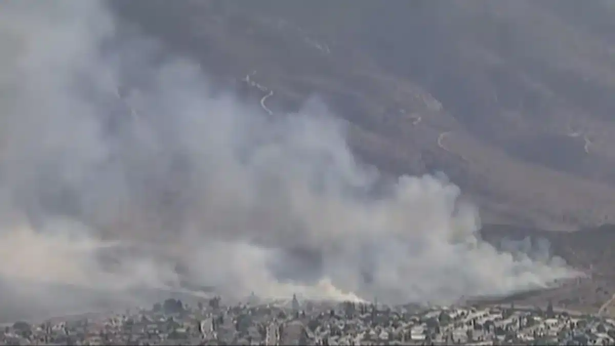 Controlan incendio Springs en Riverside mediante despliegue táctico de contención