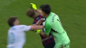 Caos en LaLiga Hypermotion: Esteban Andrada agrede a Jorge Pulido y desata riña campal
