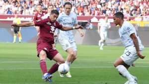 Giovanni Simeone lidera la épica remontada del Torino frente al Inter