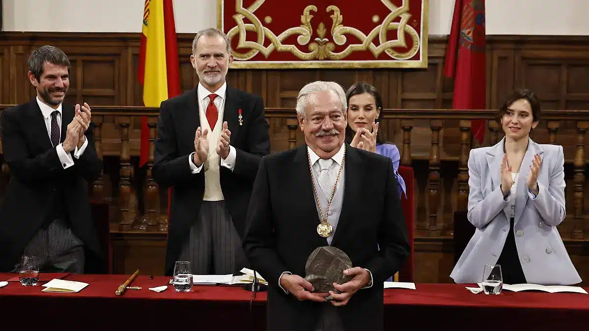 Gonzalo Celorio reivindica el mestizaje cultural en la entrega del Premio Cervantes 2025
