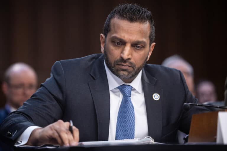 Kash Patel: Conflicto legal en la cúpula del FBI director demanda a The Atlantic por 250 MMD