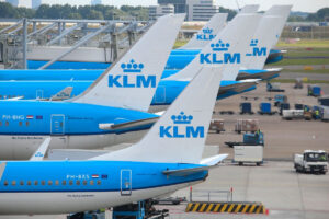 KLM suspende operaciones en Europa ante crisis energética por conflicto en Ormuz