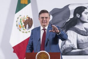 Marcelo Ebrard descarta irregularidades por estancia de su hijo en sede diplomática