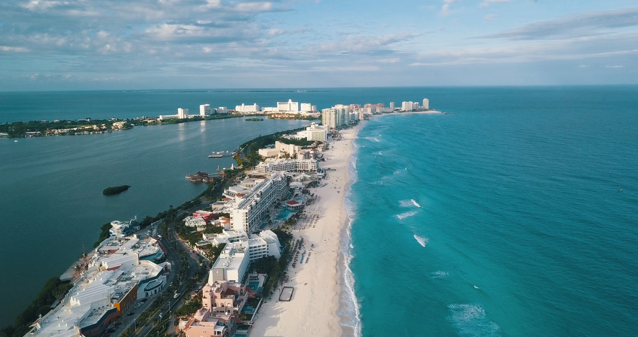 Quintana Roo domina el Caribe con ocupaciones récord y 600,000 turistas