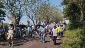 Pajapan confronta opacidad gubernamental por contaminación de hidrocarburos en Veracruz