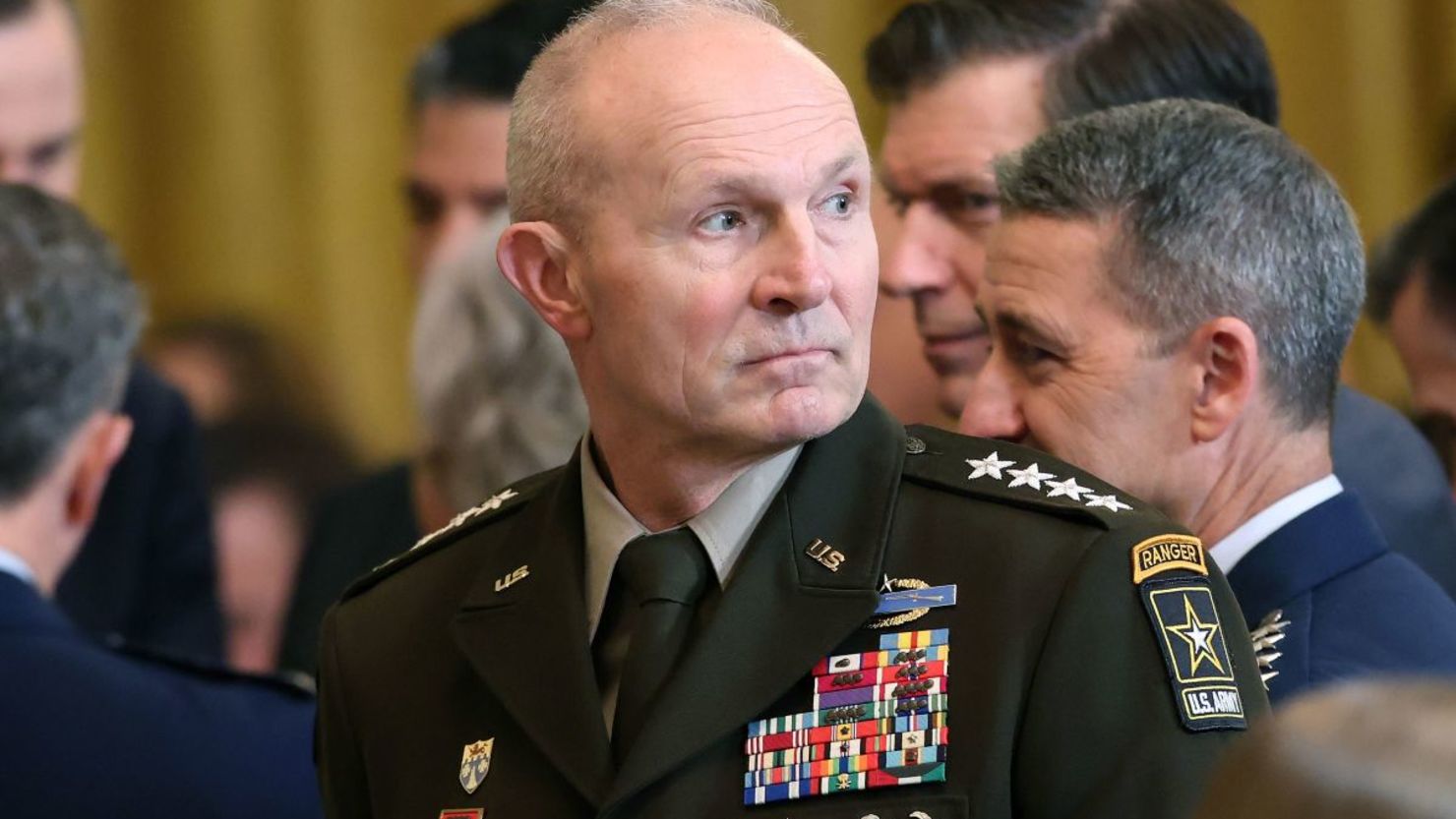 Hegseth reestructura el Pentágono con la destitución del Jefe del Ejército