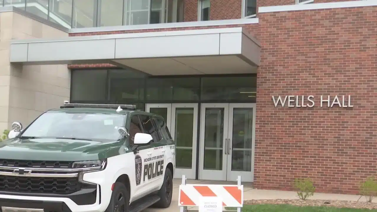 Seguridad universitaria bajo amenaza tras hallazgo de precursores en Wells Hall