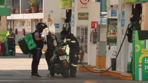 Regulación estricta al sector gasolinero: Sheinbaum advierte fiscalización del SAT por precios del diésel