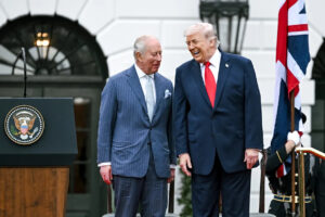Trump presiona el desbloqueo de Ormuz ante el colapso interno de Irán 1 trump carlos iii casa blanca diplomacia