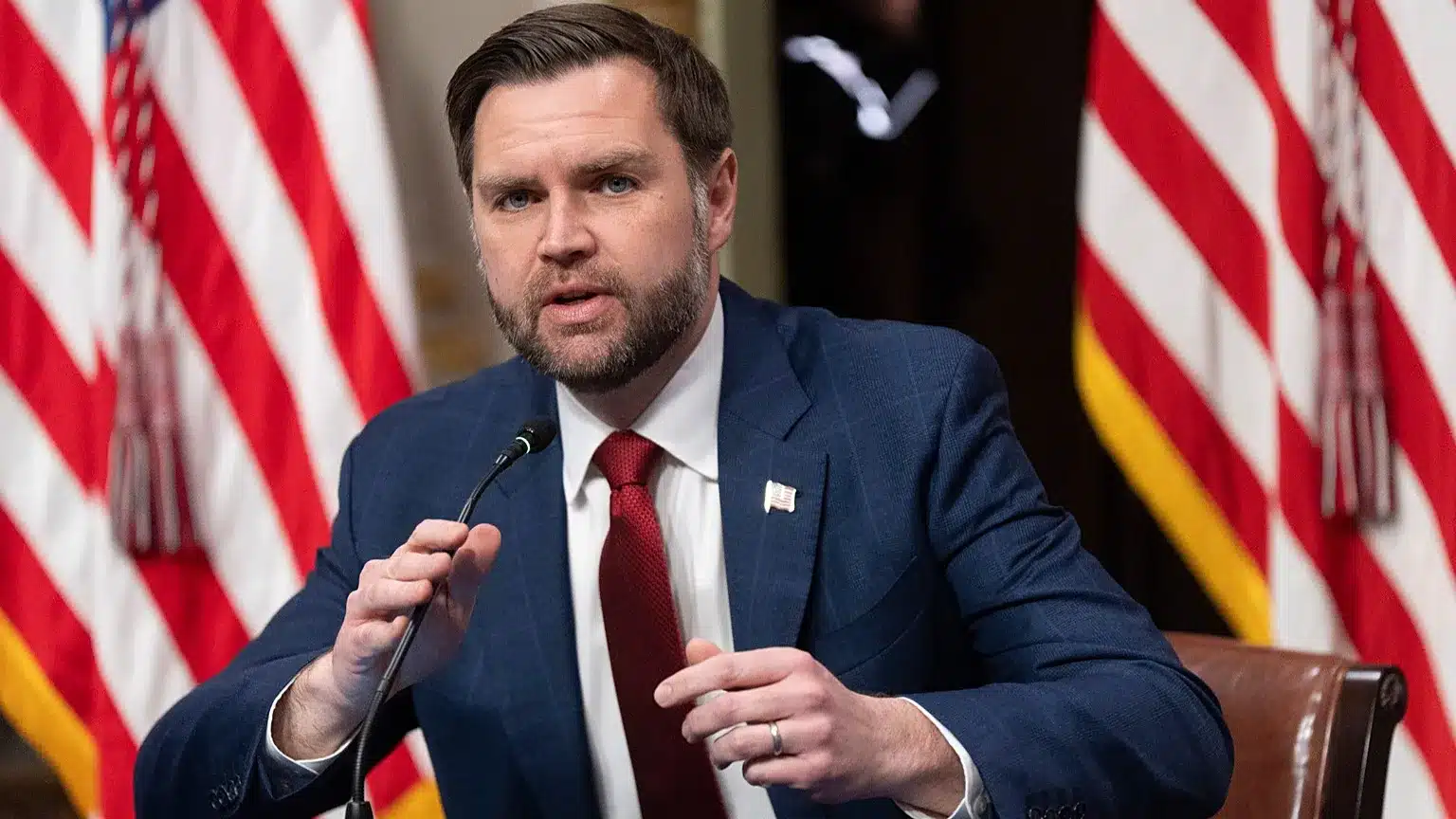 JD Vance asume el control federal para desmantelar el fraude presupuestario