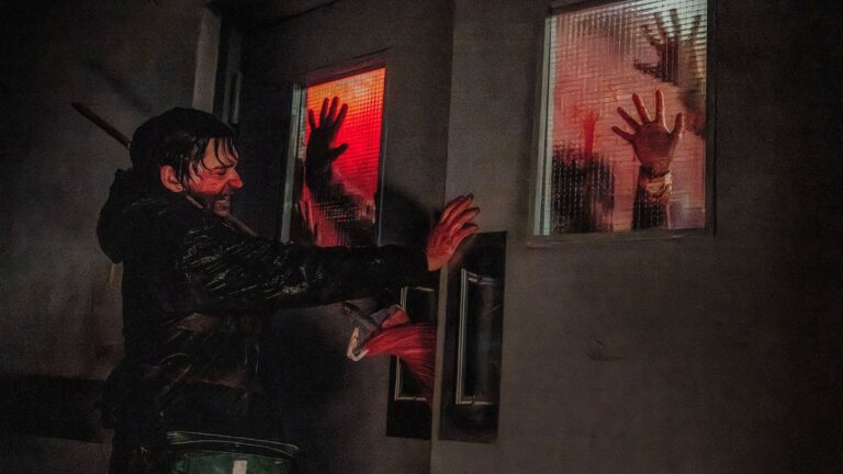 Zach Cregger redefine el terror de supervivencia en la nueva cinta de Resident Evil