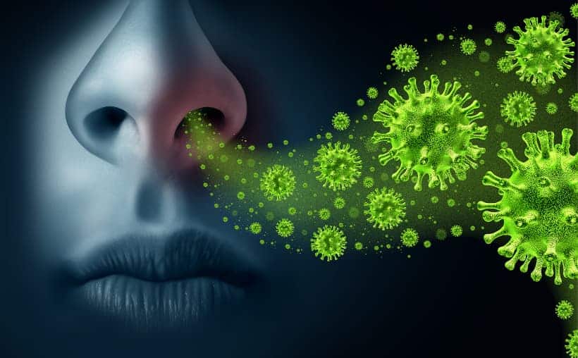 Personal de salud aplica vacuna contra la influenza en Quintana Roo durante campaña 2025-2026