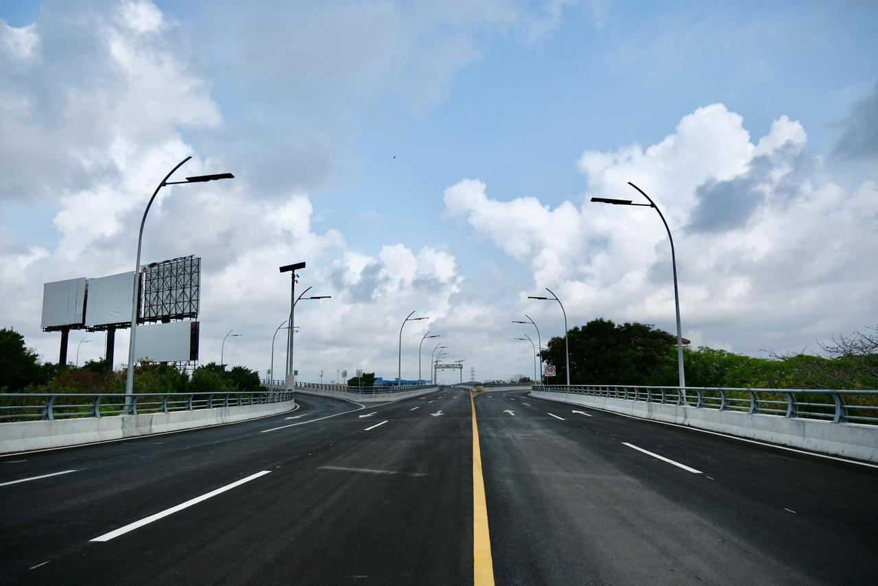 Puente Vehicular Nichupté en Cancún antes de su apertura al tráfico vehicular