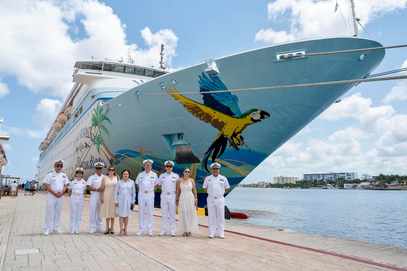 Crucero Margaritaville at Sea Paradise atracando por primera vez en la Terminal Internacional de Cruceros SSA México en Cozumel