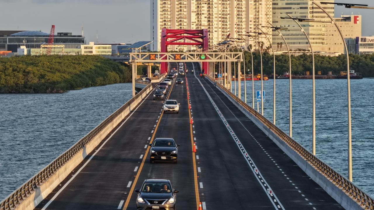 Puente Nichupté en Cancún conectando centro y zona hotelera