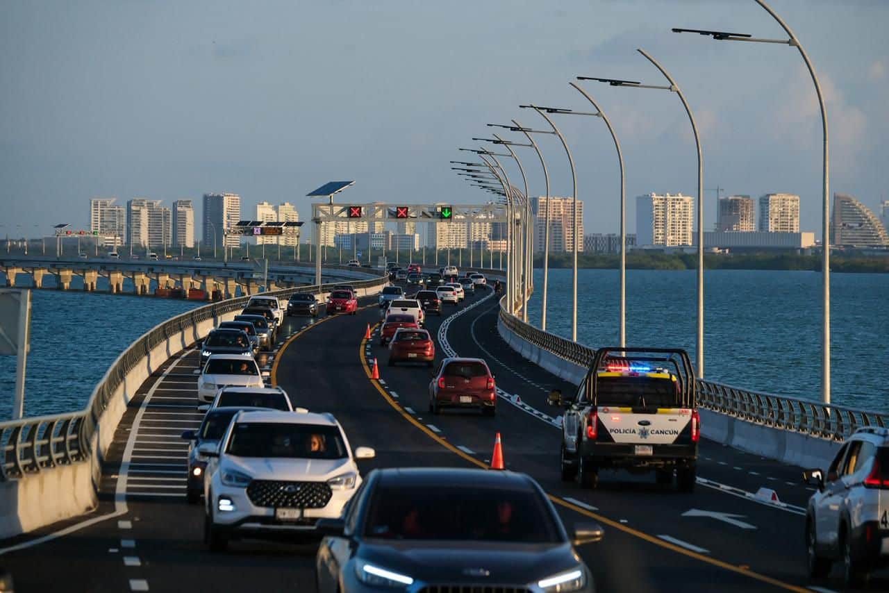 Apertura del Puente Vehicular Nichupté en Cancún por la gobernadora Mara Lezama