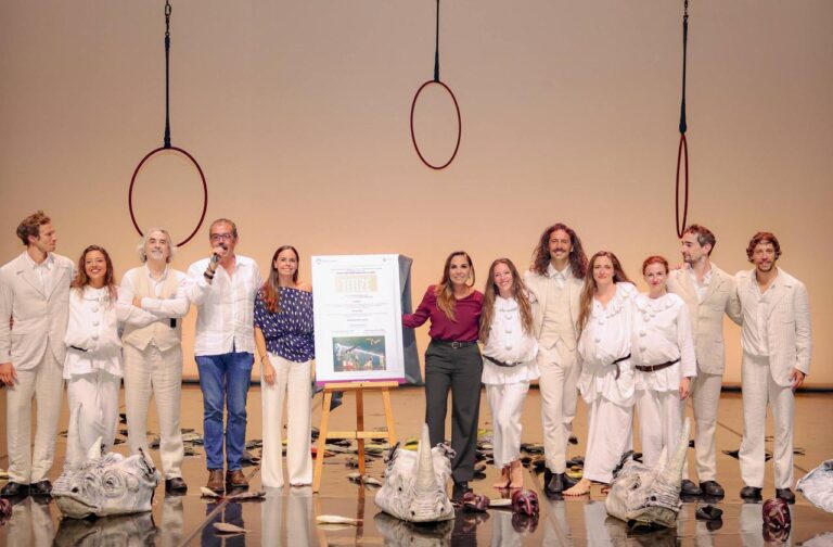 Ana Paty Peralta y Mara Lezama develan placa conmemorativa de Titizé A Venetian Dream en Cancún