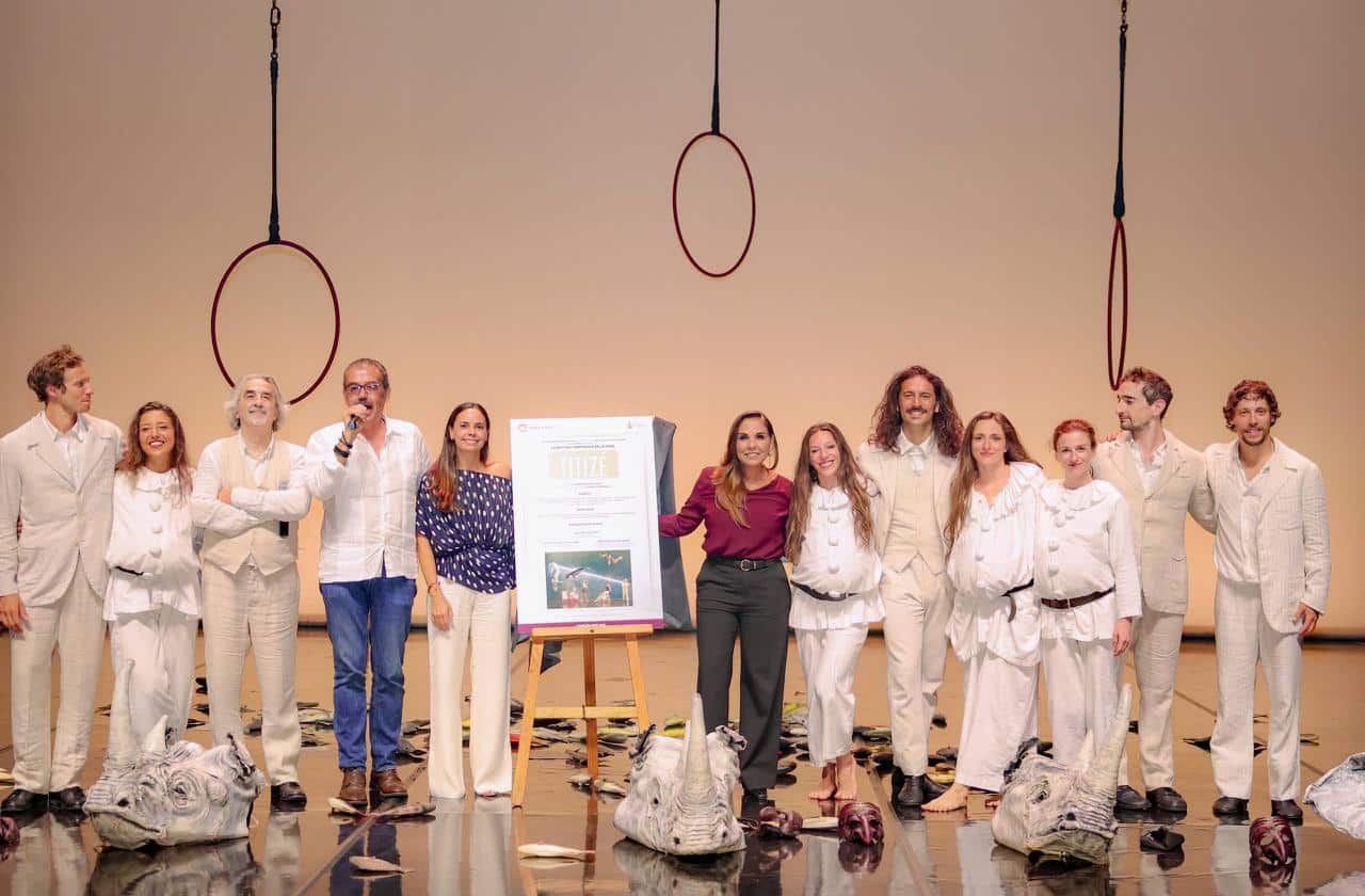 Ana Paty Peralta y Mara Lezama develan placa conmemorativa de Titizé A Venetian Dream en Cancún