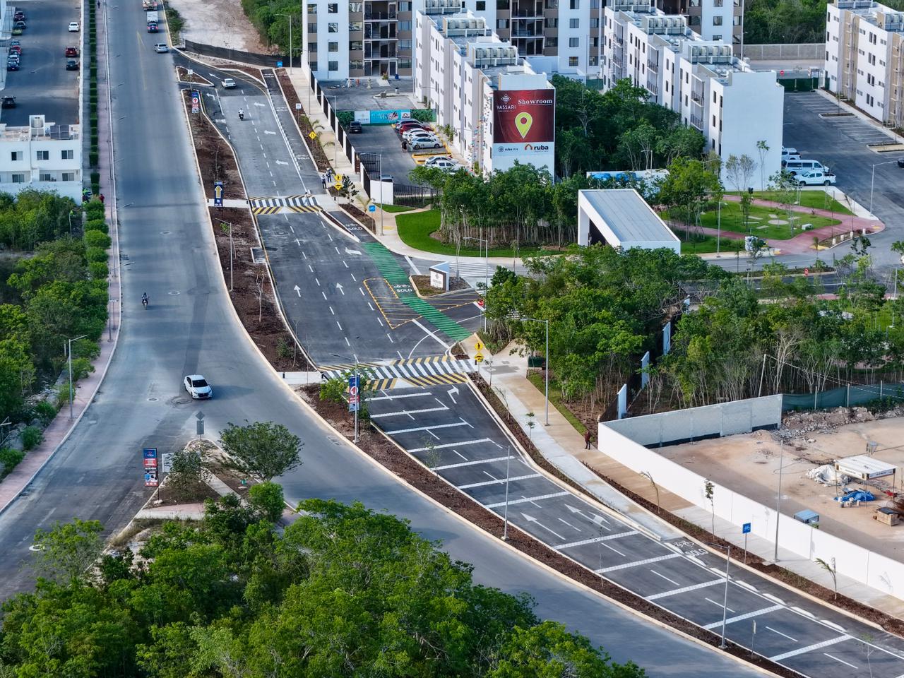 Ana Paty Peralta corta el listón de apertura de la avenida 127 en la SM 341 de Cancún