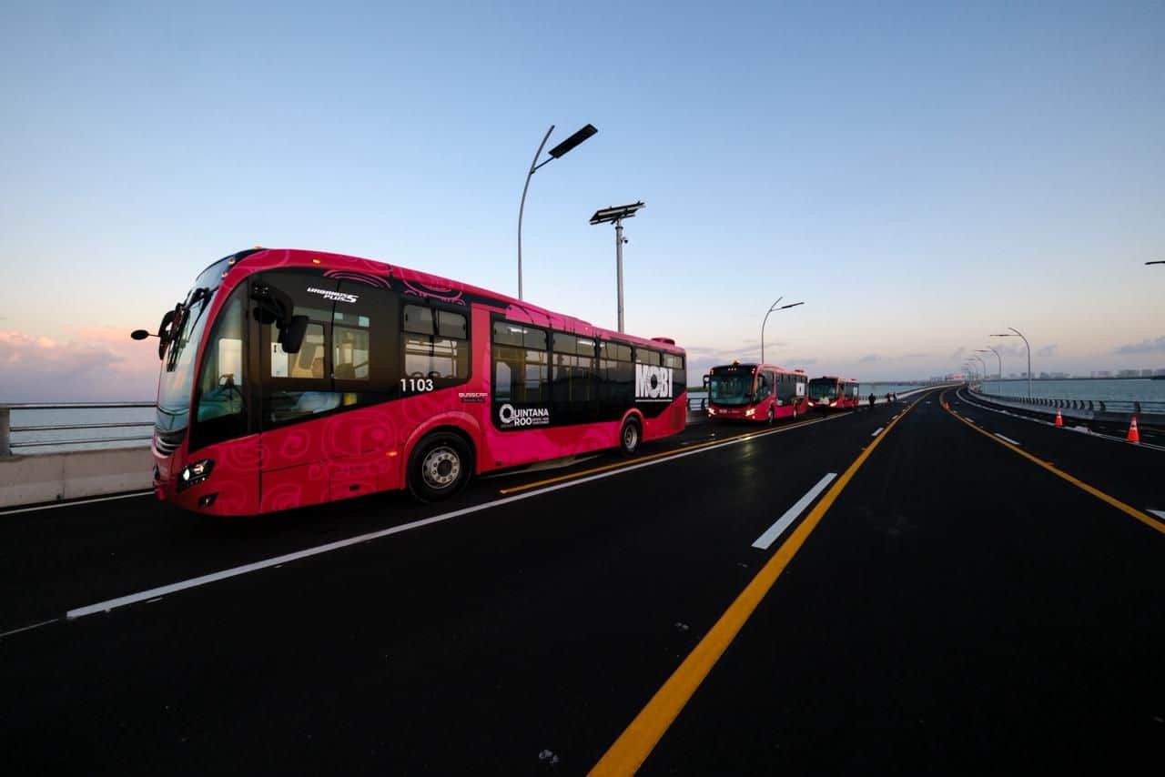 Nuevas unidades de la Ruta 27 MOBI inician pruebas en el Puente Nichupté de Cancún