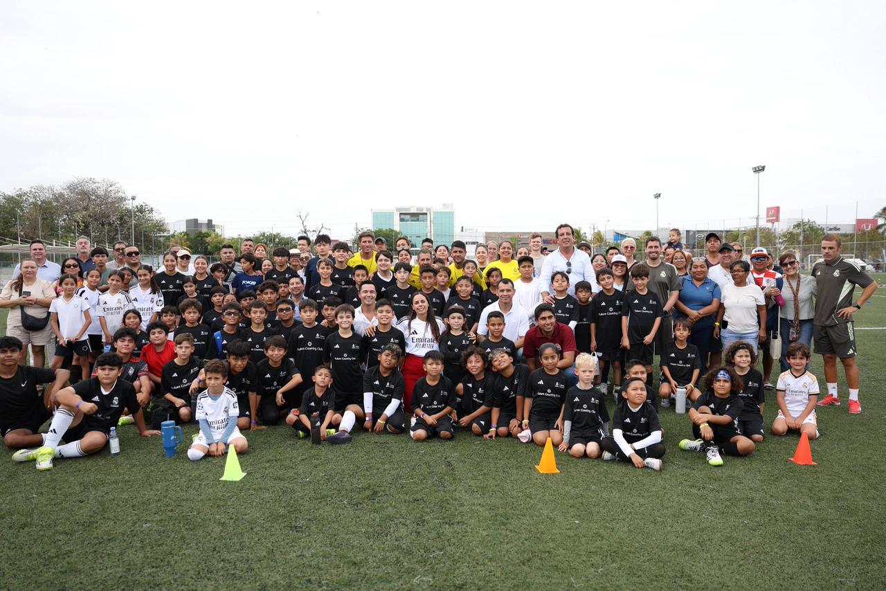 Inauguración de la clínica de la Fundación Real Madrid en Cancún con la alcaldesa Ana Paty Peralta.