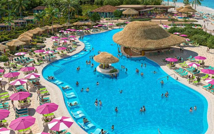Vista aérea de la costa y arrecifes de Cozumel amenazados por megaproyectos turísticos.