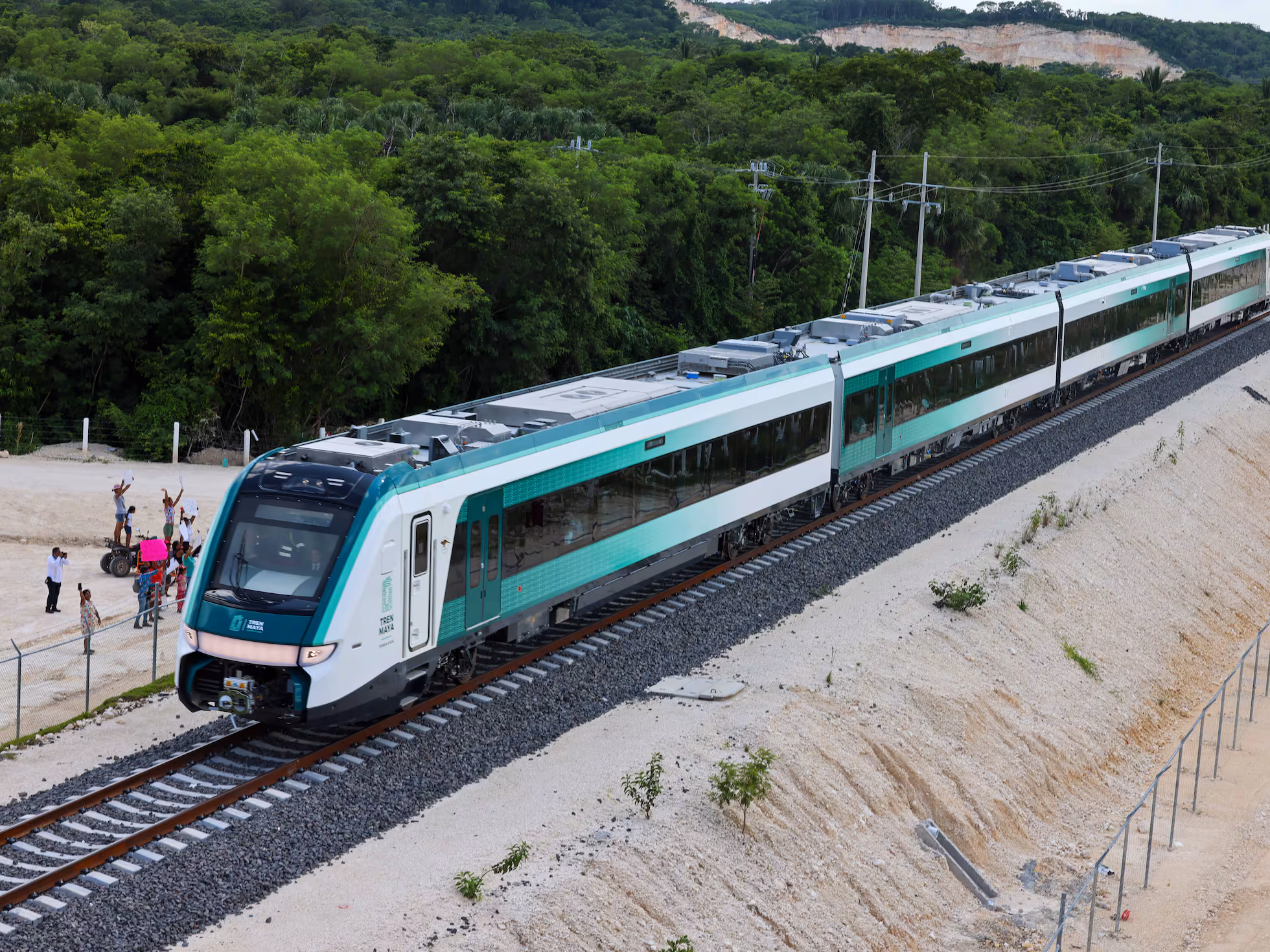 Vía del Tren Maya en el tramo hacia Cancún, Quintana Roo, en proceso de licitación de mantenimiento
