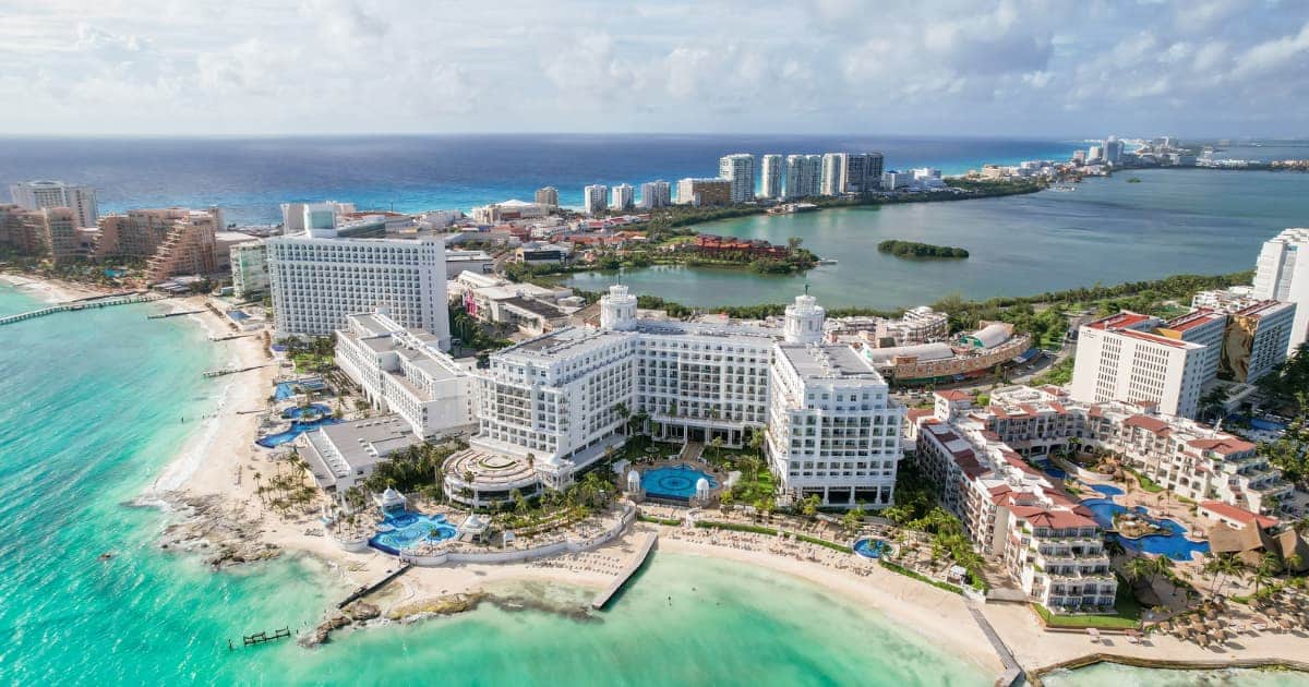 Render del resort Amàre Cancún solo para adultos de Hilton y Fuerte Group en Boulevard Kukulcán