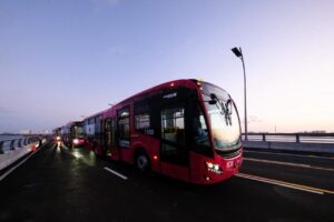 La ruta que conecta colonias de Cancún con la Zona Hotelera vía Puente Nichupté inicia pruebas con pasajeros. Servicio gratuito.