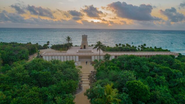 Zona arqueológica de Tulum en Quintana Roo frente al mar Caribe, eje de la caída de turistas y la petición contra el Parque del Jaguar