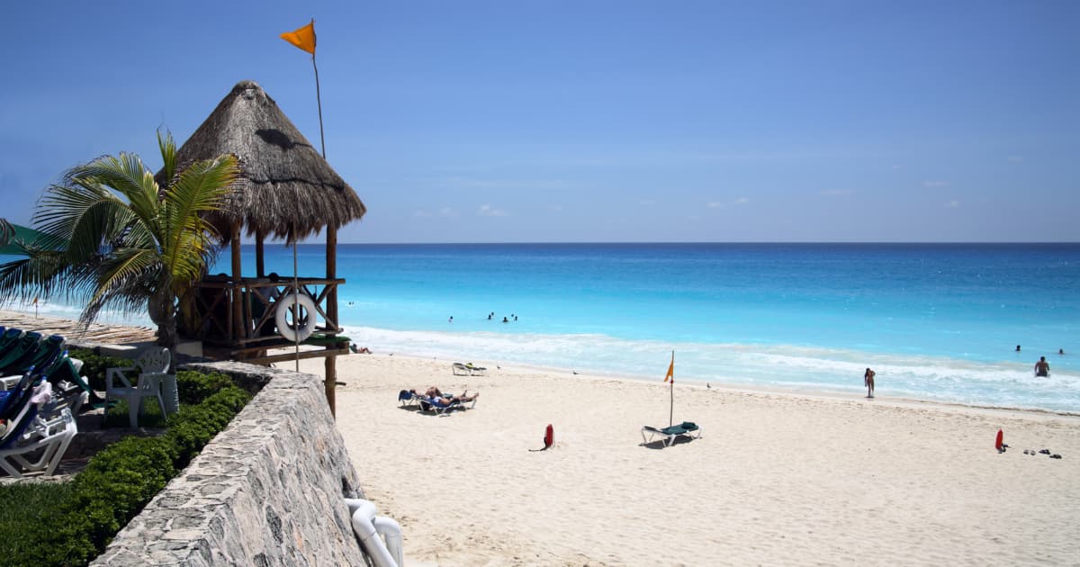 Bomberos de Cancún patrullan las playas de noche crecen los rescates entre 7 y 9 de la noche