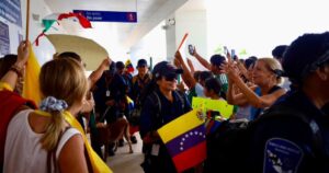 Chopper y los rescatistas de Cancún vuelven a casa Ayuntamiento reconoce su misión humanitaria en Venezuela