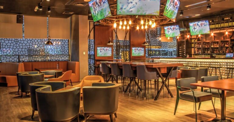 El Mundial que no llegó 6 de cada 10 restaurantes de Cancún cerraron el torneo en números rojos