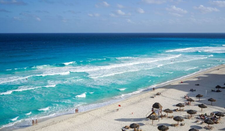 El turista mexicano será el salvavidas del verano en Cancún: la ocupación apenas llegaría al 60%