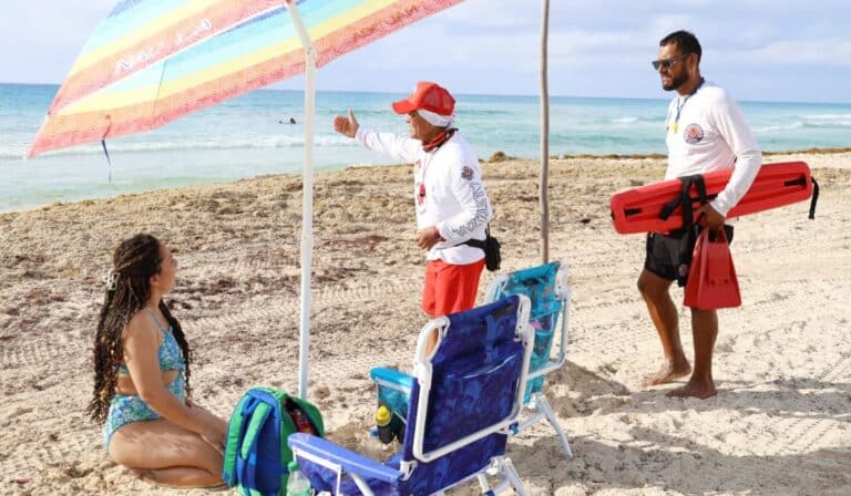 Cancún blinda sus playas con 48 guardavidas para la temporada vacacional