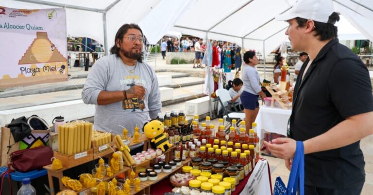 Lágrimas de Oro Maya la Feria de la Miel llena el Parque Fundadores con 50 variedades de miel quintanarroense