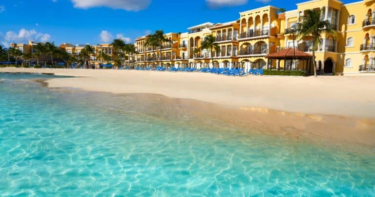 ¡Confirmado! Cofepris descarta parásito Cyclospora en 16 hoteles de la Riviera Maya tras alerta del Reino Unido