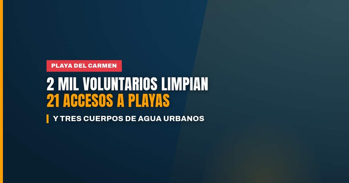 Voluntarios durante la limpieza costera en Playa del Carmen encabezada por la alcaldesa Estefanía Mercado