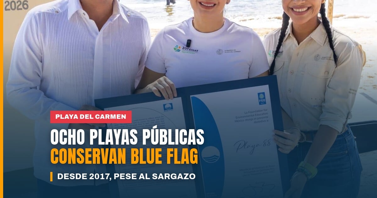 Estefanía Mercado iza la bandera azul de Blue Flag Playa del Carmen en la Playa 88